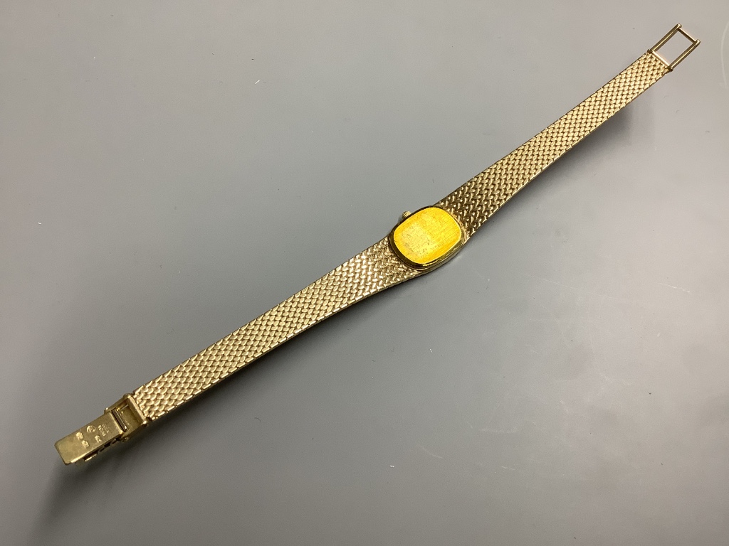 A lady's modern 9ct gold Tissot Saphir quartz wrist watch, on integral 9ct gold bracelet, overall 18.5cm